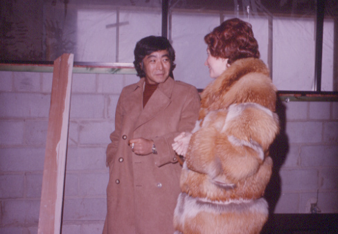 Branch Head Barbara Kho with Raymond Moriyama during construction of the new Burnhamthorpe District Library in 1976. Courtesy the Mississauga Library System.