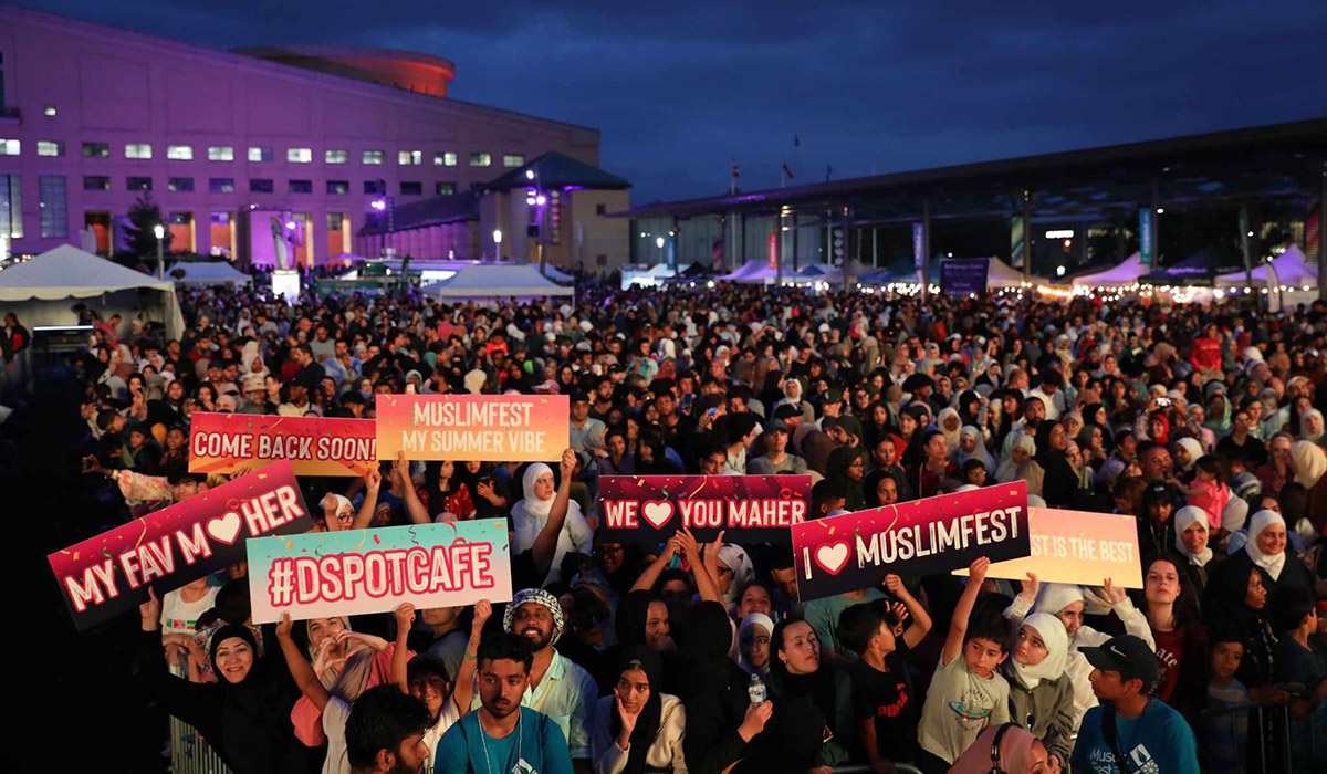 Crowd photo of visitors at MuslimFest