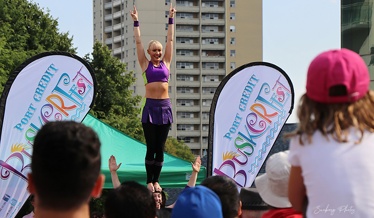 A performer at buskerfest.