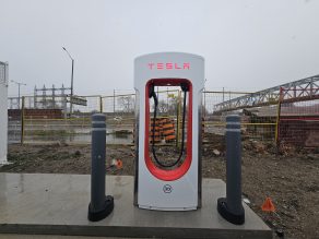 Tesla charging stall