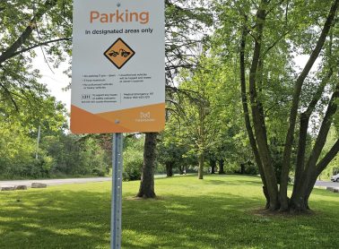 Parking sign in a parking lot